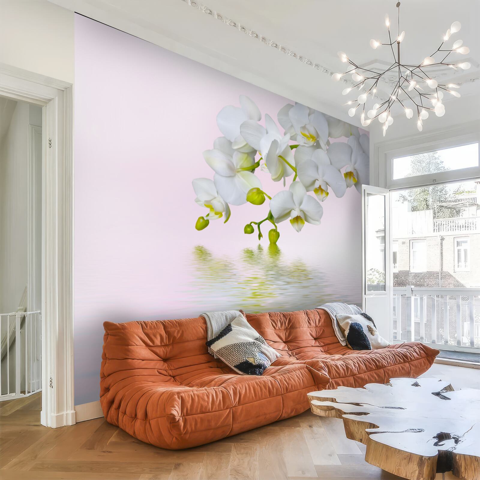 Fototapet orhidee albă cu flori și muguri lângă apă