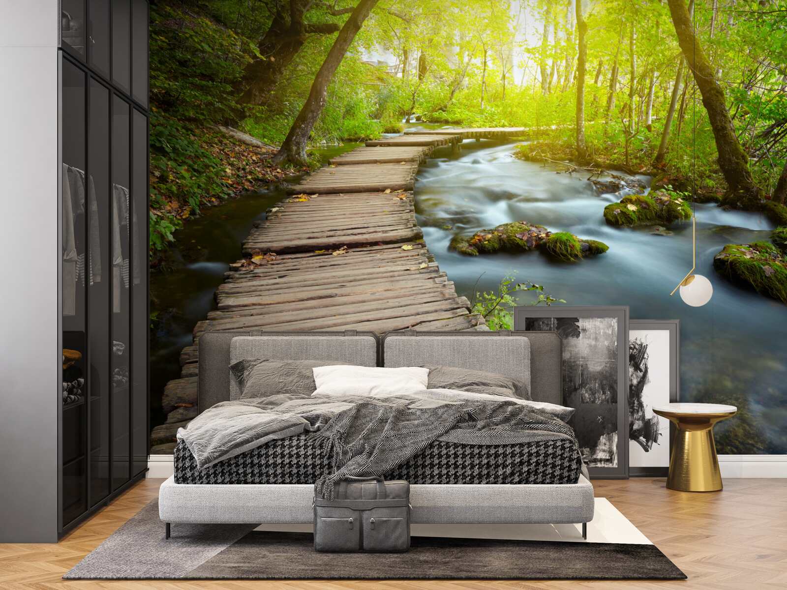 Fototapet cărare de lemn lângă râu într-o pădure însorită