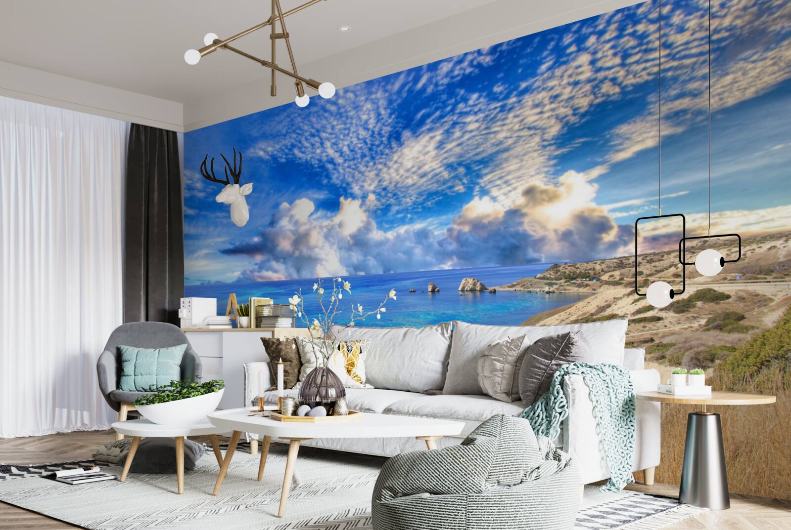 Fototapet nori cirrus la orizont, la interfața dintre uscat și ocean