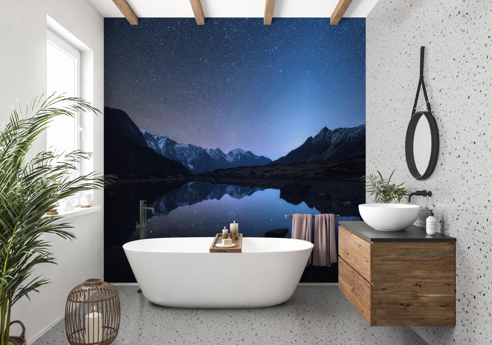 Fototapet cer strălucitor de noapte plin de stele în munții de lângă iaz