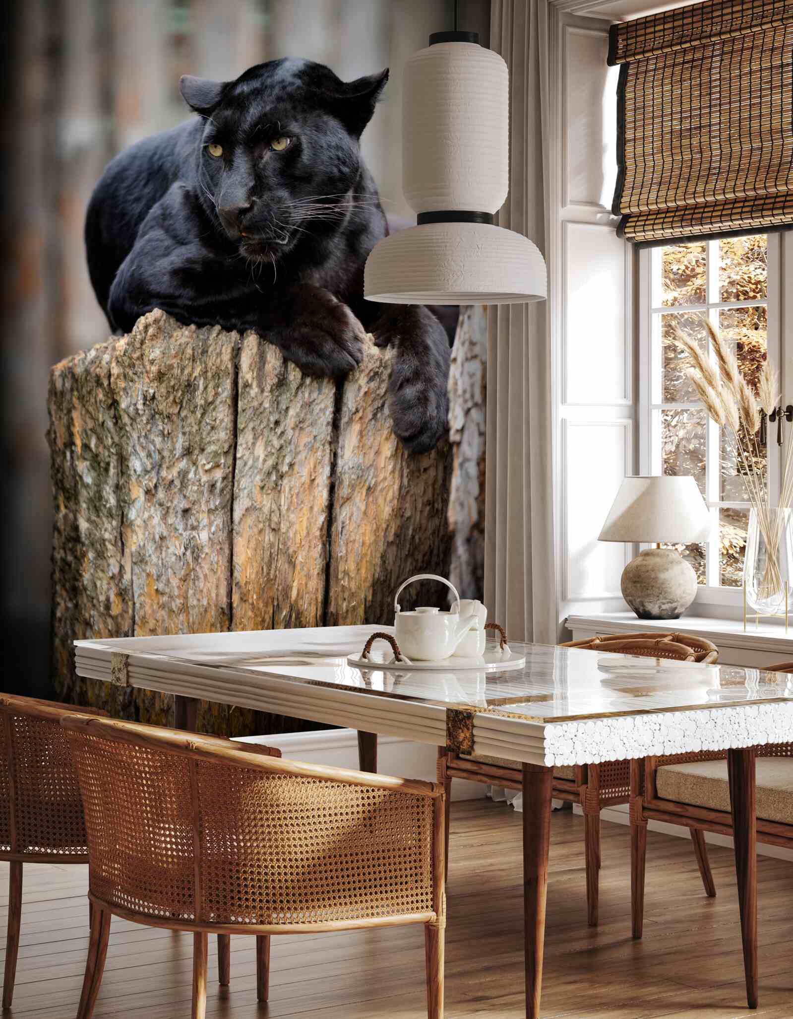 Fototapet o panteră neagră stă pe un copac