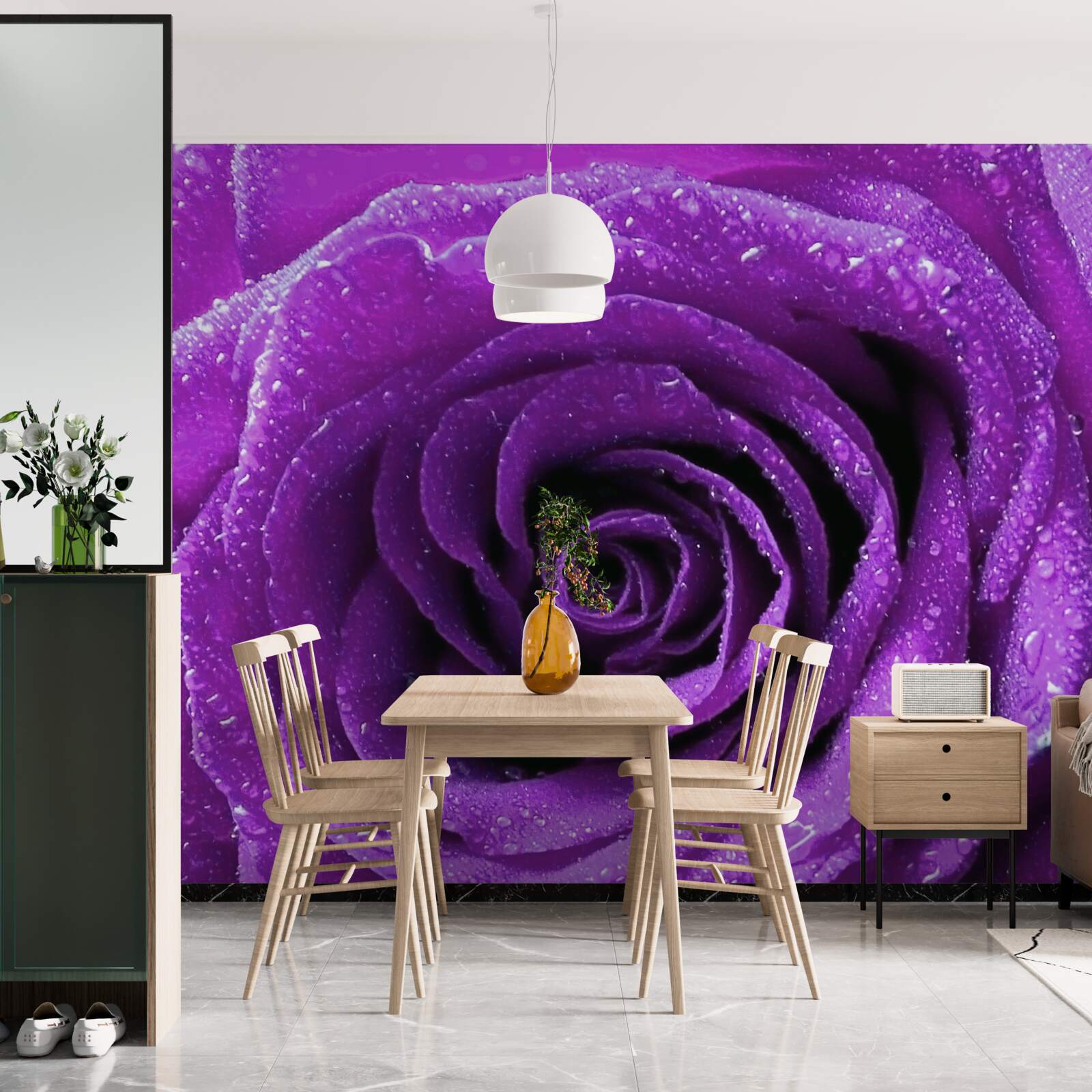 Fototapet picături mari de rouă pe petalele unui trandafir lila