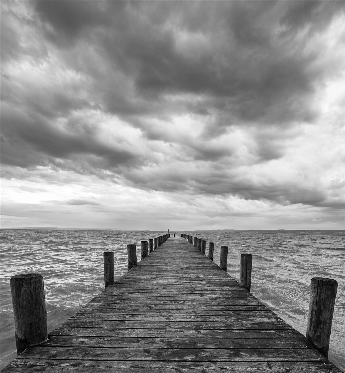 Fototapet pod plutitor care duce la mare