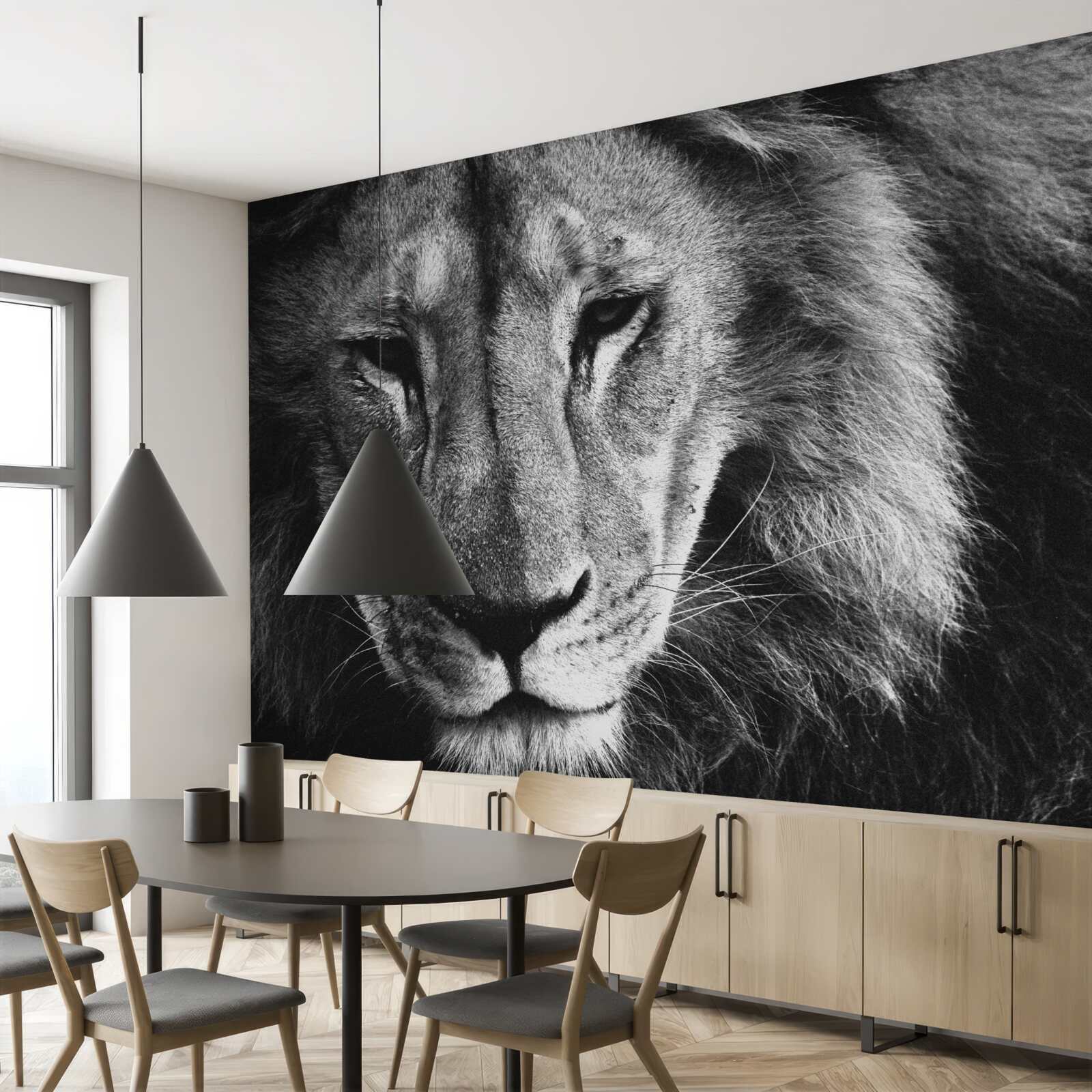 Fototapet portret al unui leu adult în alb și negru