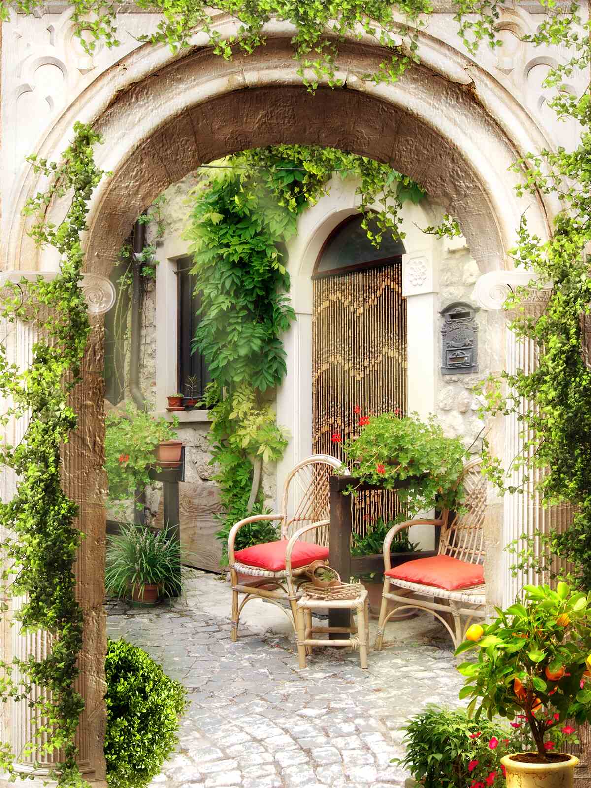 Fototapet curte veche în partea istorică a orașului