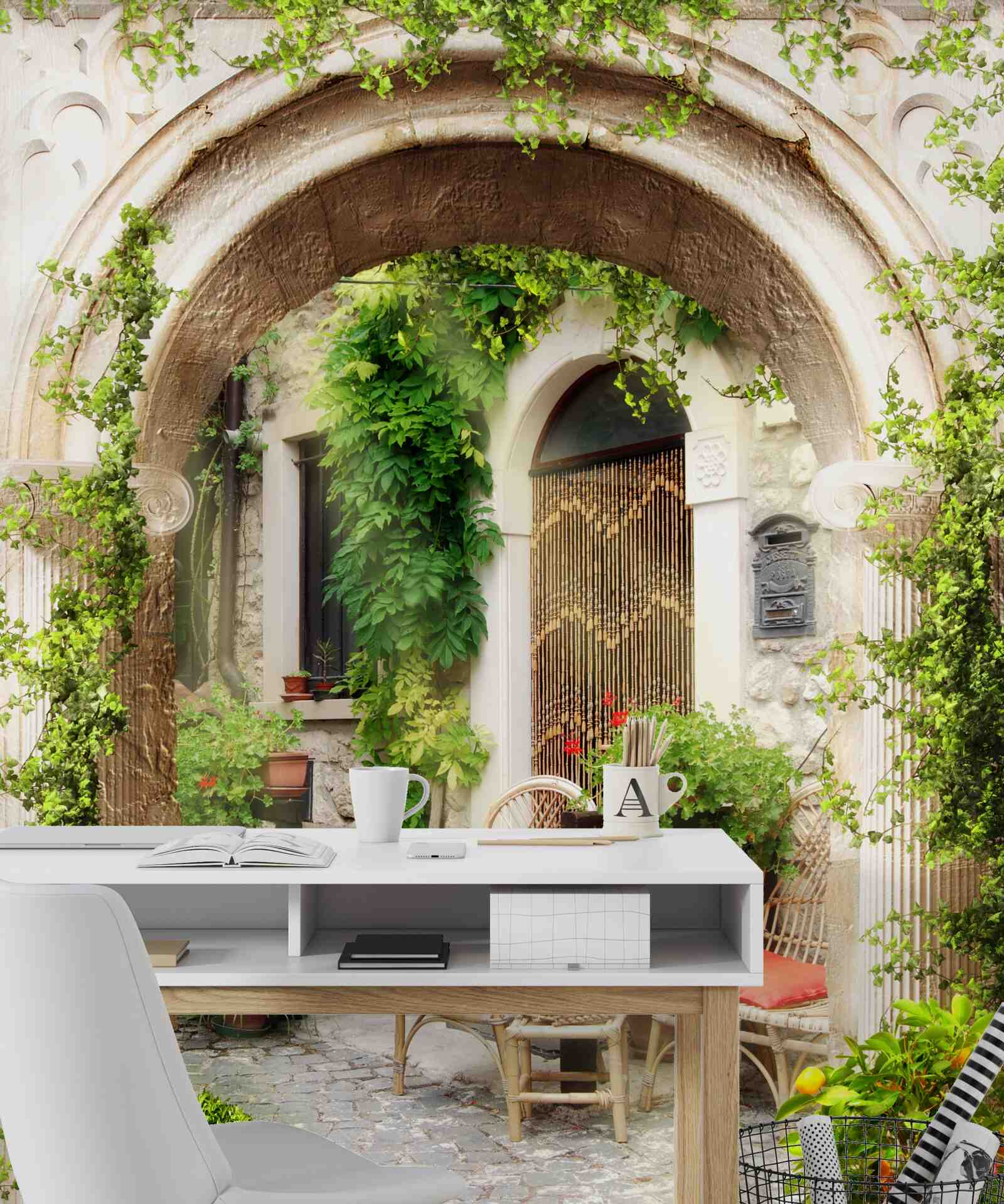 Fototapet curte veche în partea istorică a orașului