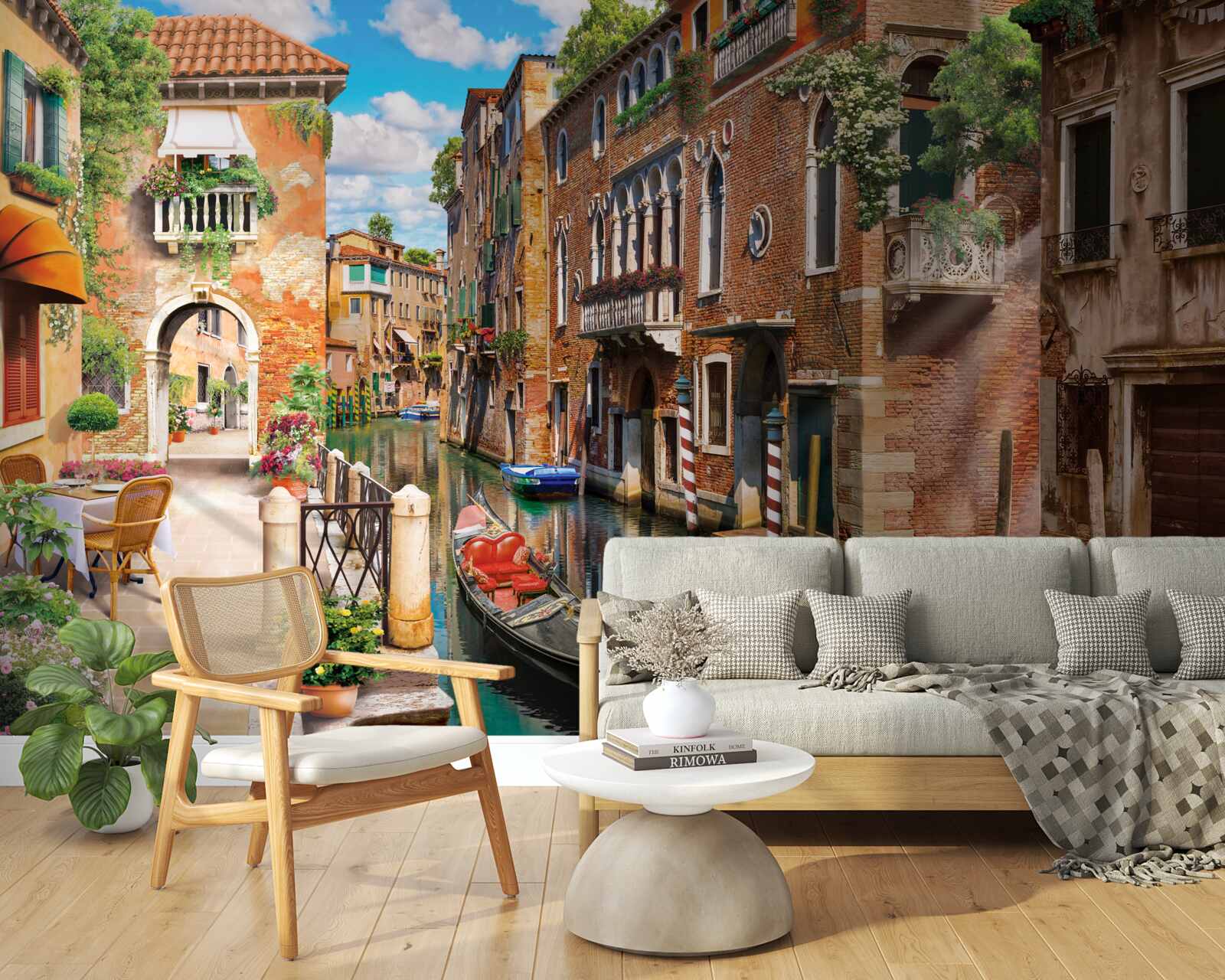 Fototapet gondolă lăsată într-o parcare din Veneția