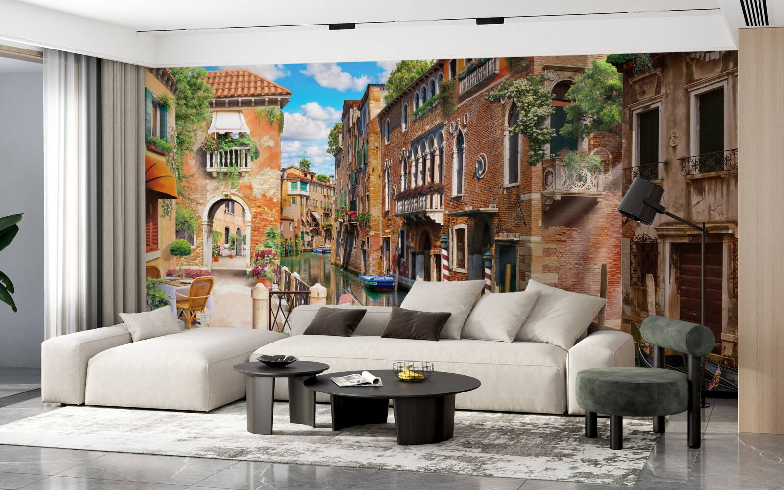 Fototapet gondolă lăsată într-o parcare din Veneția