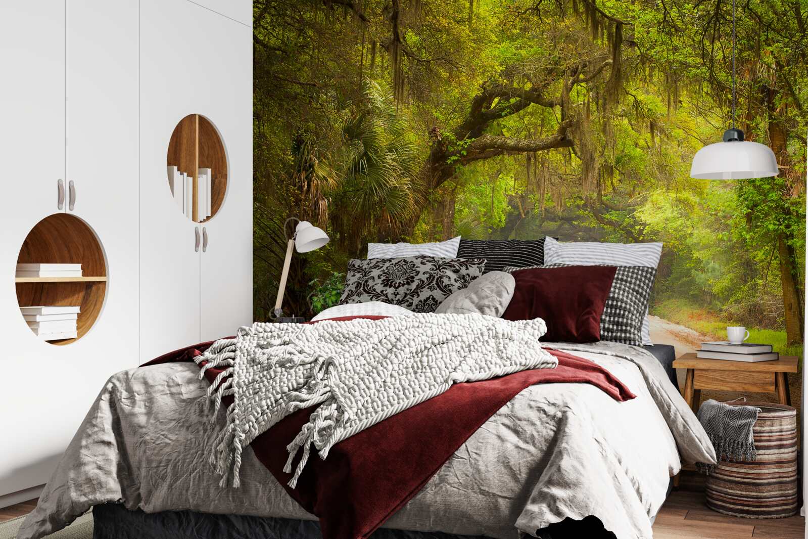 Fototapet pistă spațioasă înconjurată de frunziș verde