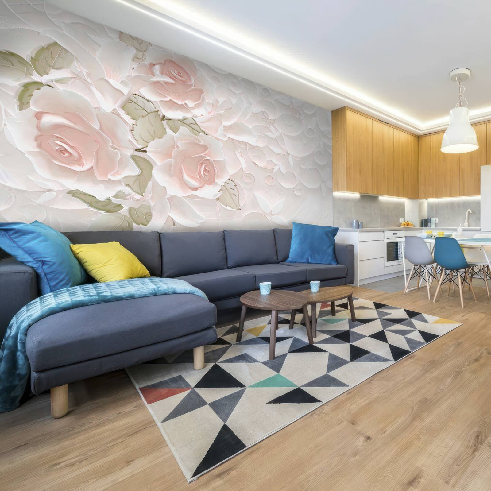 Fototapet trandafiri palizi pe un perete palid