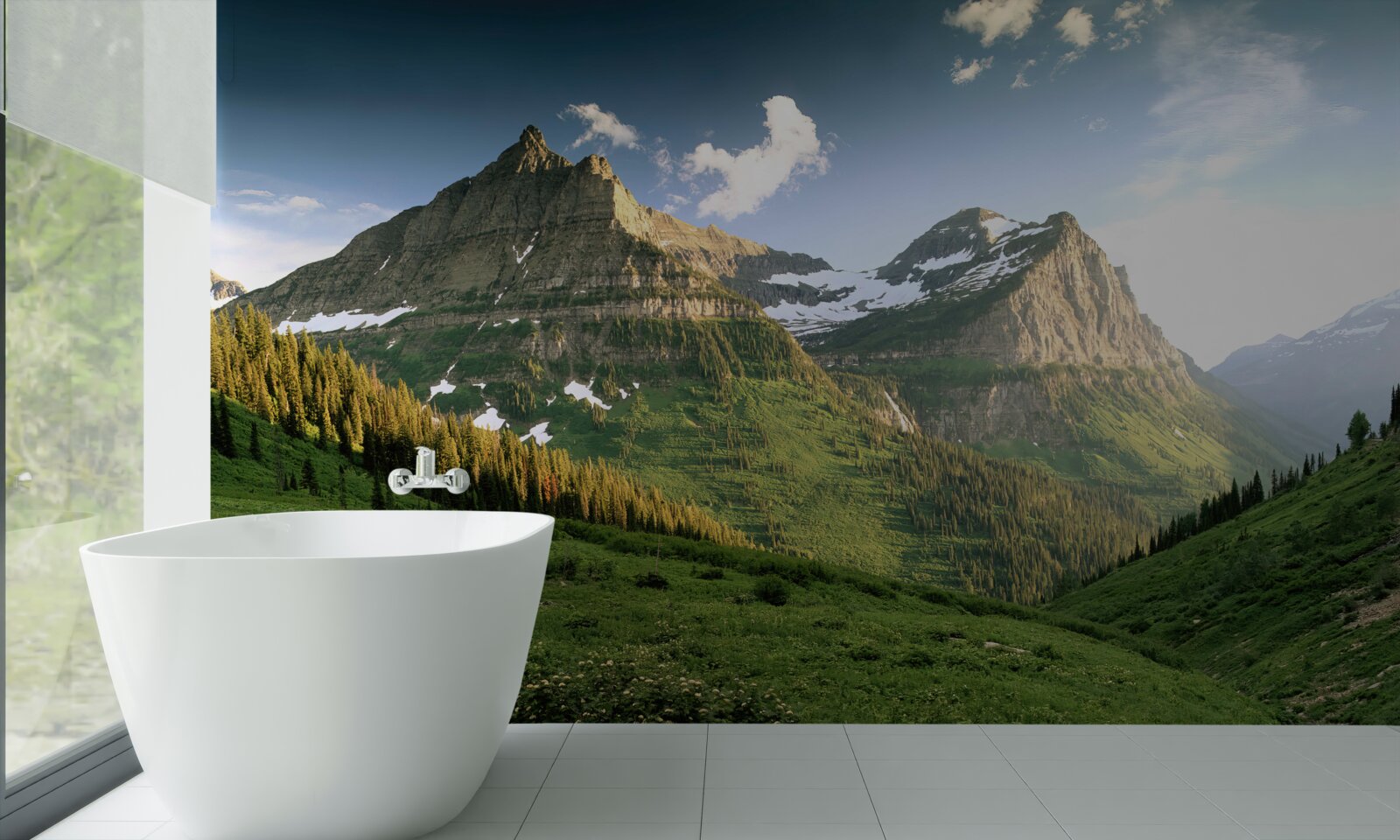 Fototapet vedere de pe peluză la munții maiestuoși