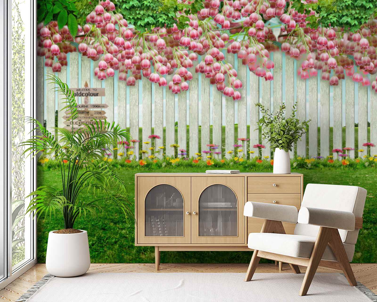 Fototapet flori roz în cascadă peste un gard alb