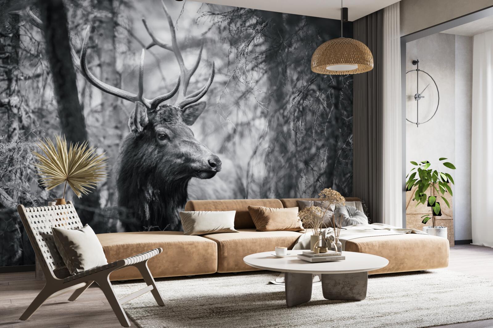 Fototapet o căprioară de pădure cu coarne formează o cărare