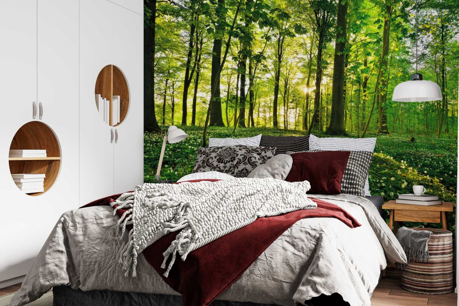 Fototapet un luminiș dintr-o pădure acoperit cu flori