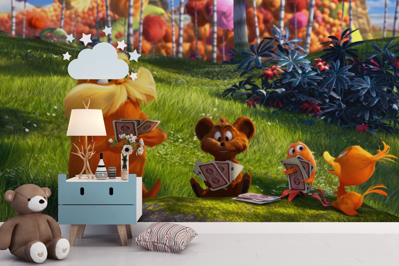 Fototapet într-o poiană de pădure, animalele joacă cărți cu entuziasm