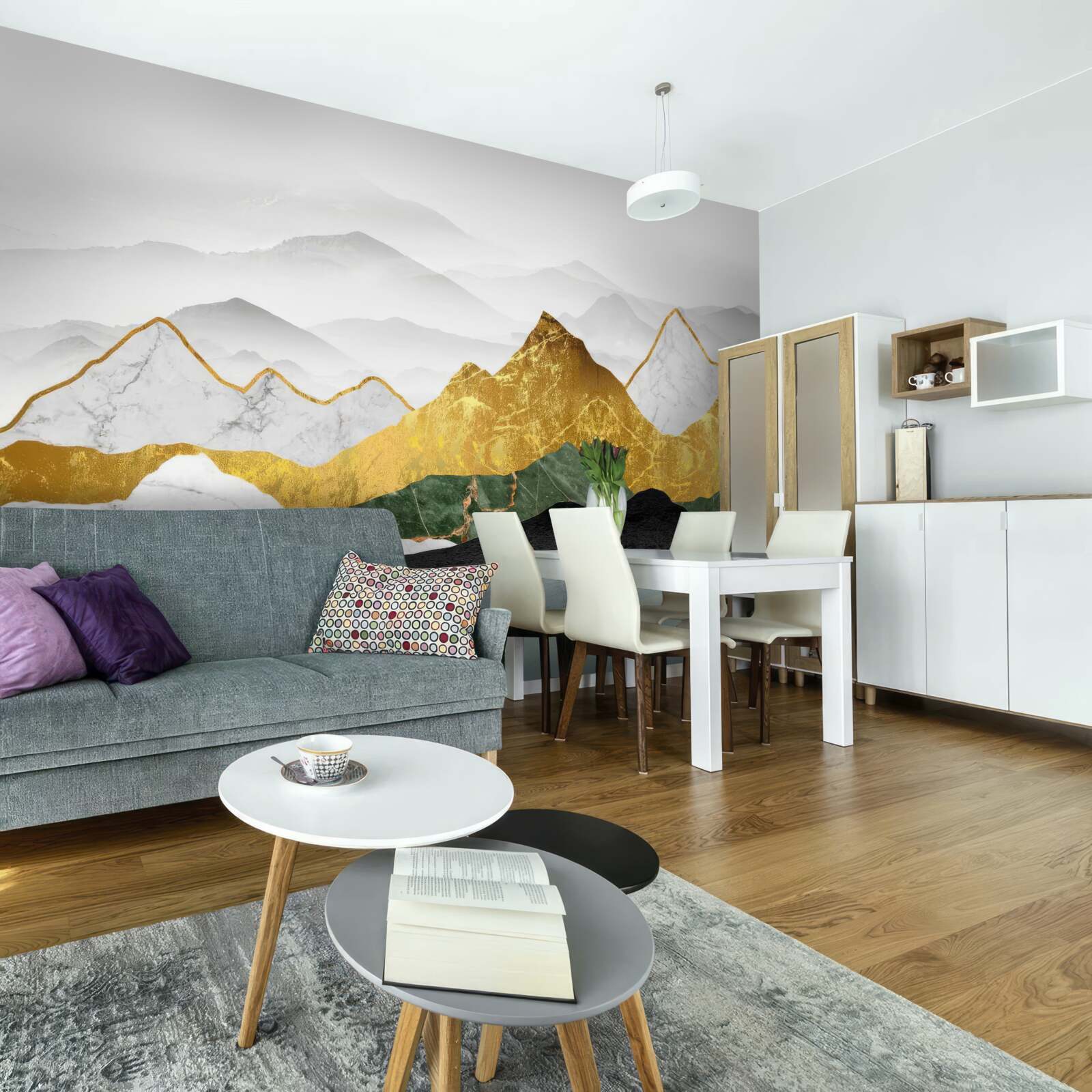 Fototapet dungi în culori diferite pe un fundal de marmură