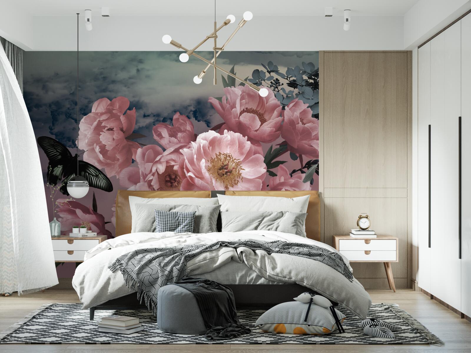 Fototapet fluture întunecat și flori roz