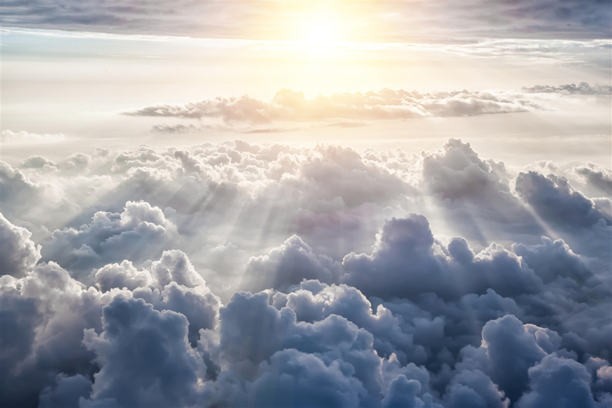 Fototapet Lumina era înaltă deasupra norilor luxurianți