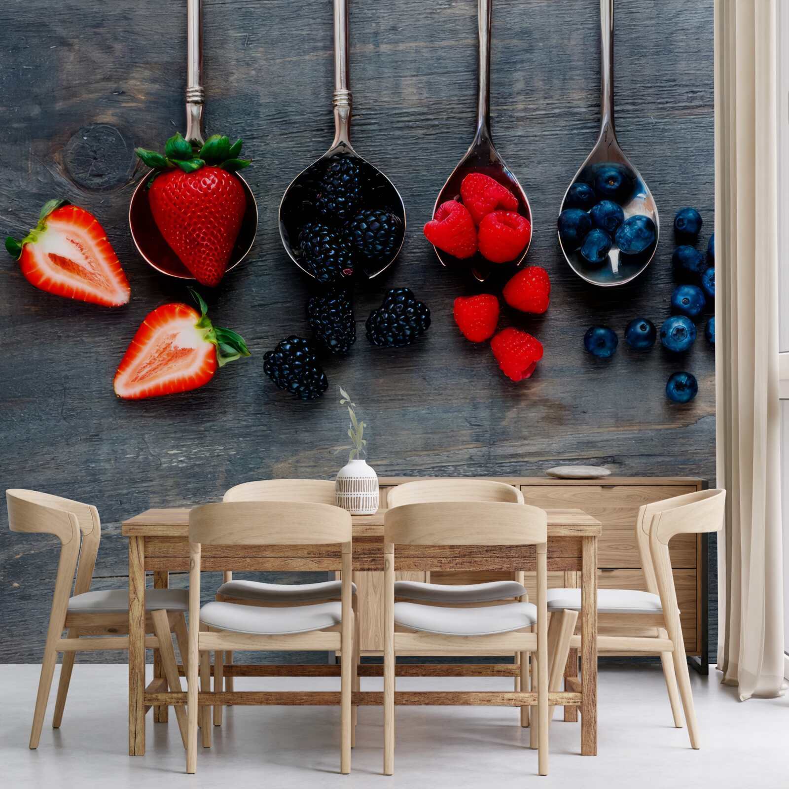 Fototapet Linguri umplute cu fructe de pădure