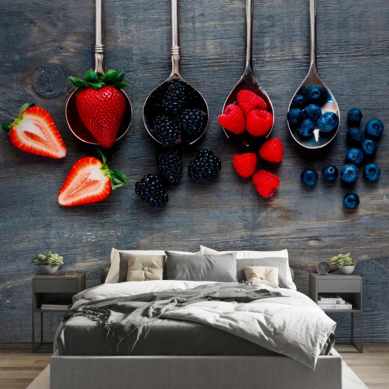 Fototapet Linguri umplute cu fructe de pădure