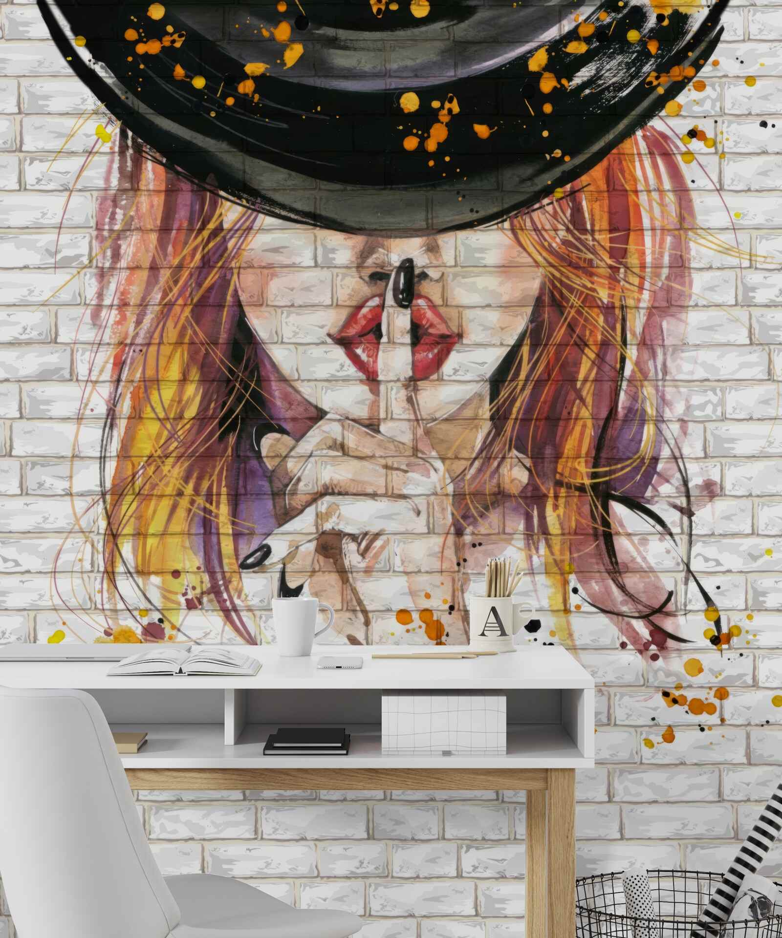 Fototapet fata cu pălărie își acoperă gura cu degetul