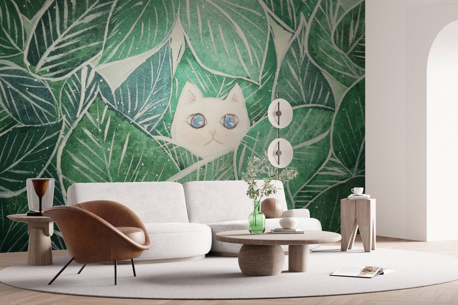 Fototapet o pisicuță pierdută printre frunzele verzi